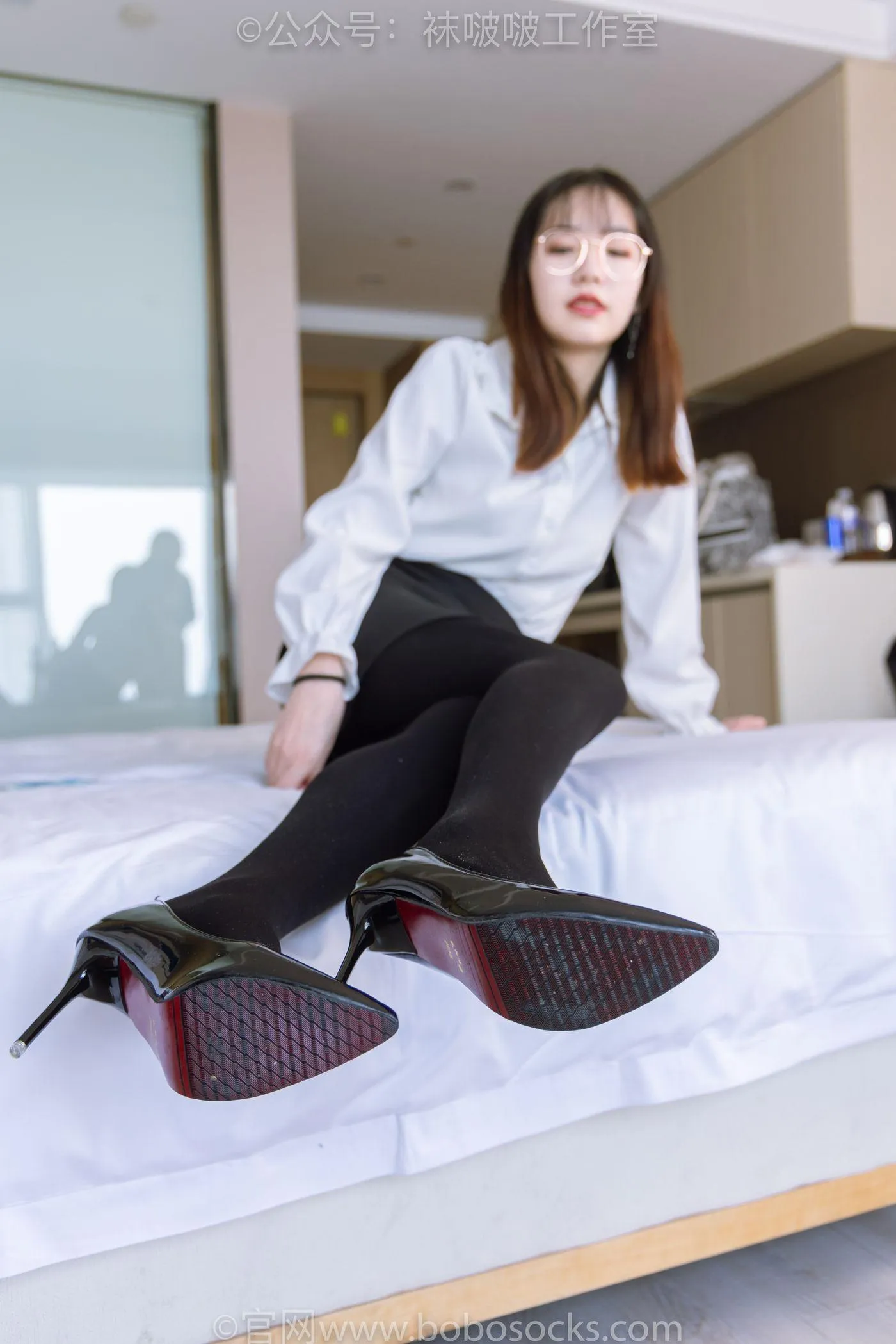 [BoBoSocks袜啵啵]NO.090 小甜豆-高跟鞋、厚黑丝 [140P]插图3